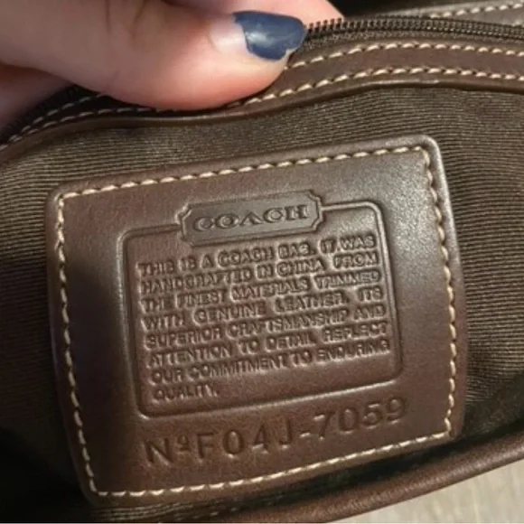 Vintage Coach Signature Brown and Tan Shoulder Bag - Picture 4 of 4